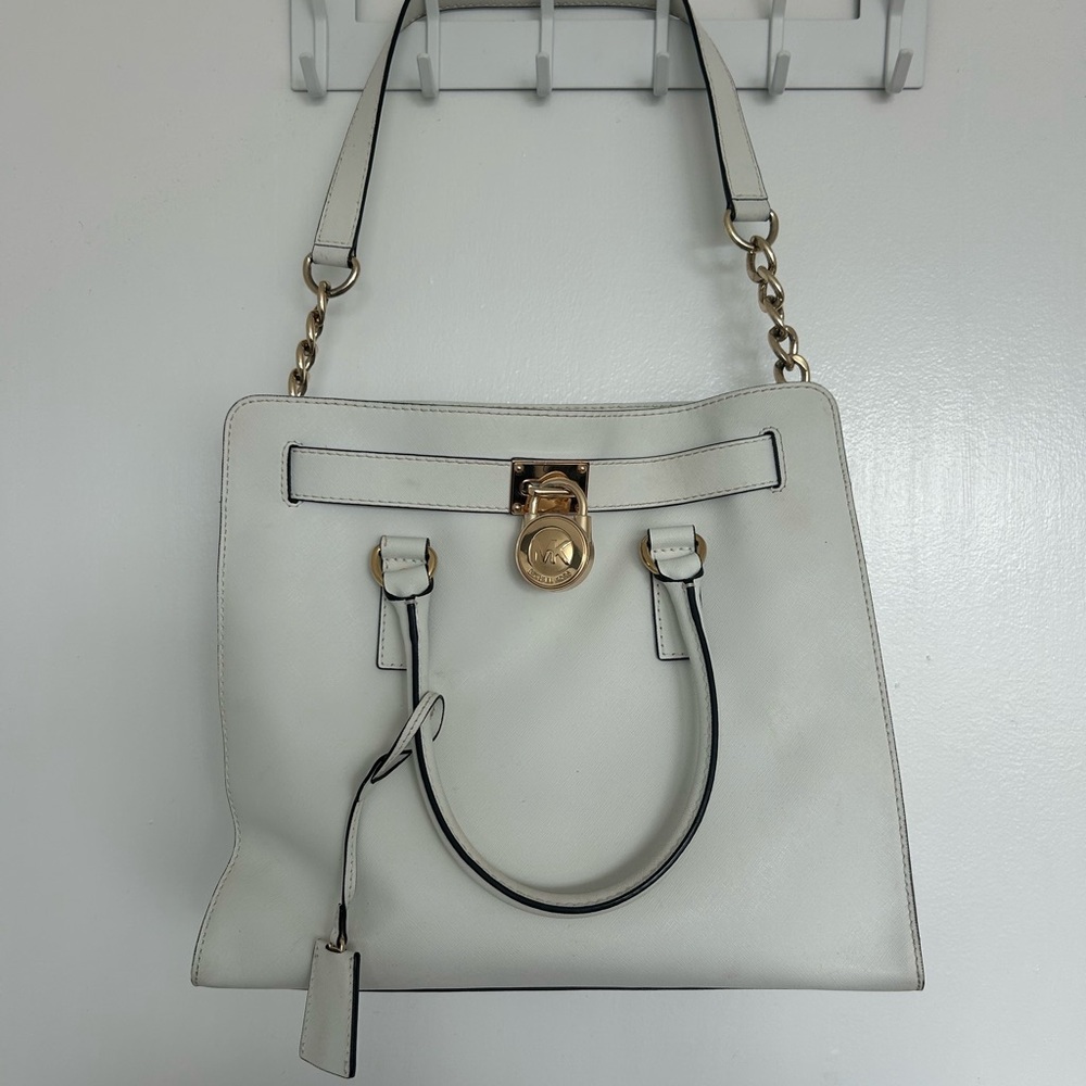 Elegant White Leather Handbag